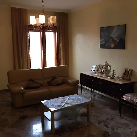 La Casa Di Mia كونفيرسانو